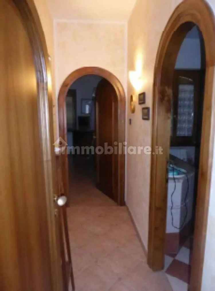 Villa all'asta Strada Montagna 1/B, Viterbo