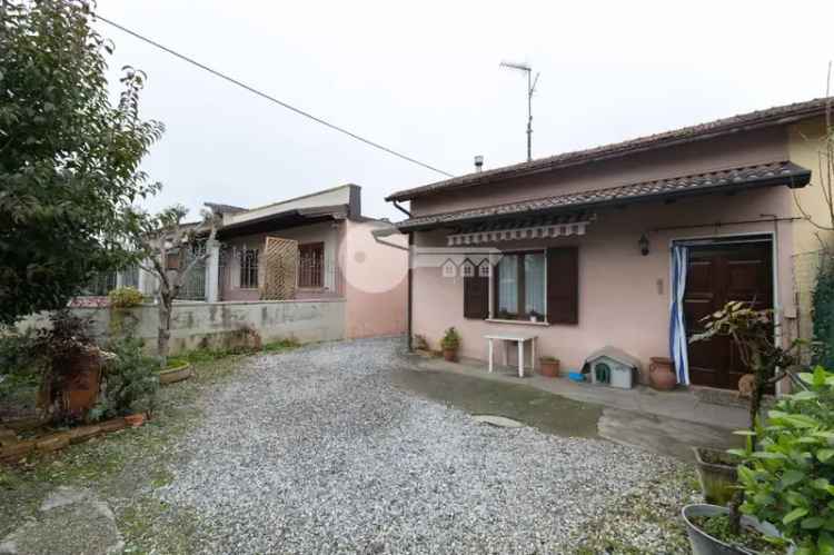 Villetta bifamiliare in Via XXV Aprile, Ghedi, 4 locali, 1 bagno