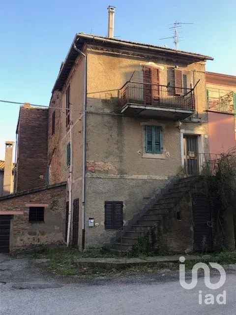 Vendita casa indipendente 7 locali di 120 m² in Castiglione del Lago (06061) - 89138 - iad