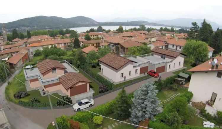 Villa in Via Valeria, Vergiate, 5 locali, 2 bagni, giardino privato