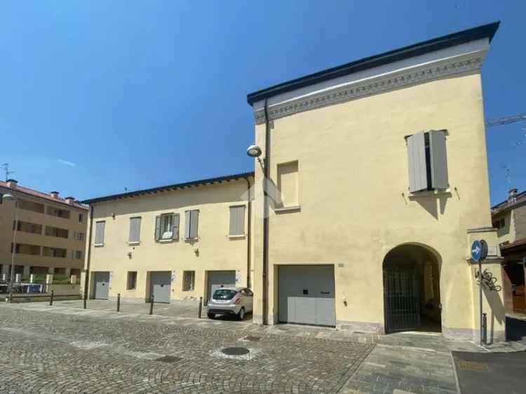 Quadrilocale via Ivanoe Bonomi 4, Centro Storico, Carpi