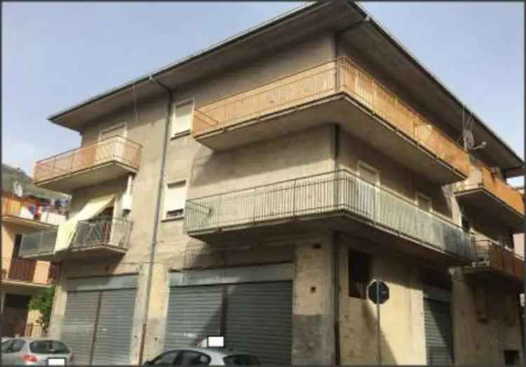 Appartamento in VIA GIUSEPPE AMANTE 62, Fondi, 6 locali, 109 m²