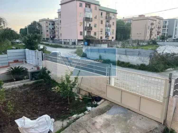 Appartamento in Via Ettore Troiano, Siracusa, 6 locali, 1° piano