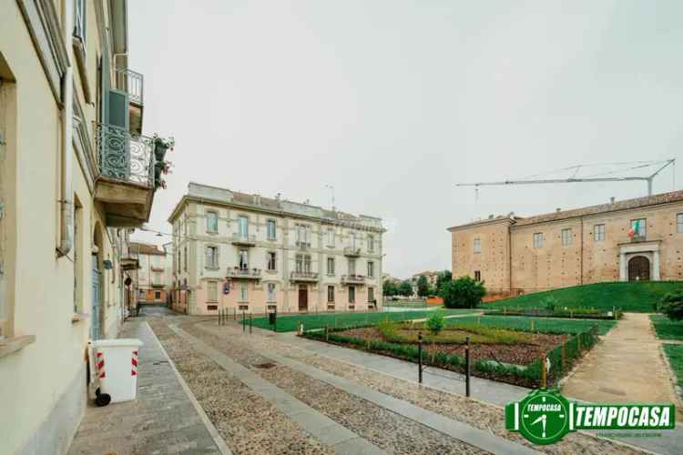 Trilocale piazza Liberazione, Centro Storico, Voghera