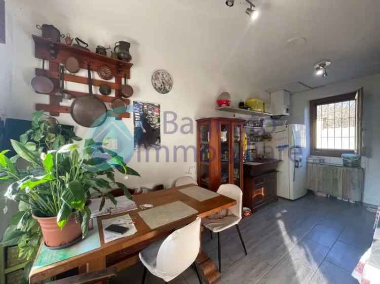 Villa in Via Marconi 2, Suno, 5 locali, 1 bagno, giardino privato