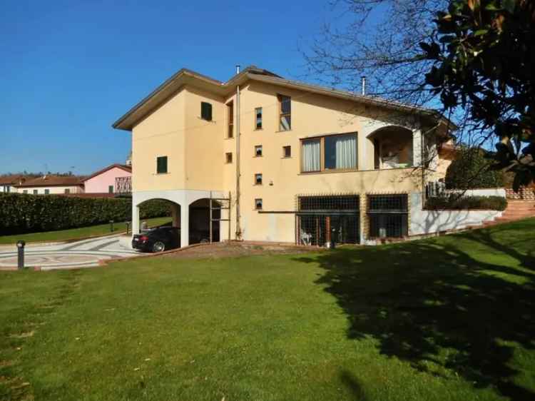 Villa in Via Bertucci 13, Brugnato, 15 locali, 4 bagni, garage, 387 m²