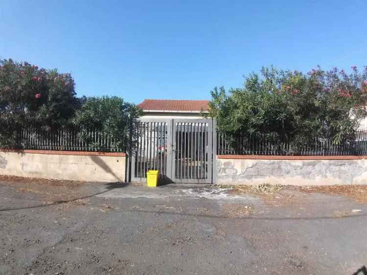 Villa in Via Blennio 25, Catania, 4 locali, 2 bagni, giardino privato