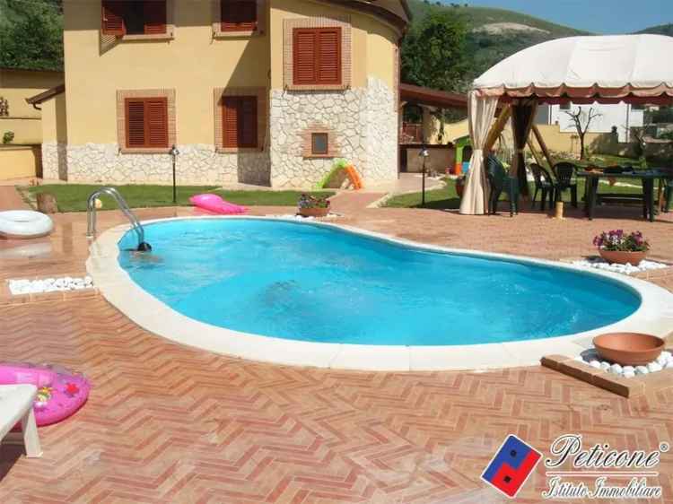 Villa in SS637, Fondi, 6 locali, 2 bagni, giardino privato, 160 m²