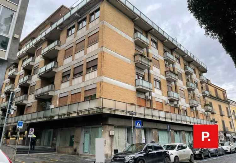 Appartamento in Piazza Vanvitelli, Caserta, 6 locali, 2 bagni, 150 m²