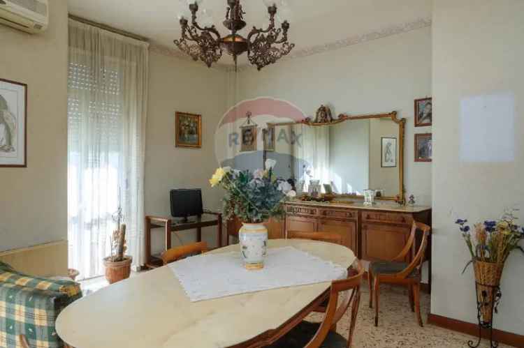 Appartamento in Via Giuseppe Pitrè, Catania, 5 locali, 2 bagni, 138 m²