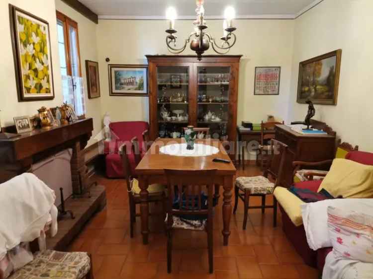 Villa plurifamiliare, buono stato, 450 m², Cavezzo