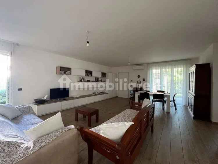 Villa unifamiliare Strada Longorio, 40, Corso Genova, Esselunga, Vigevano