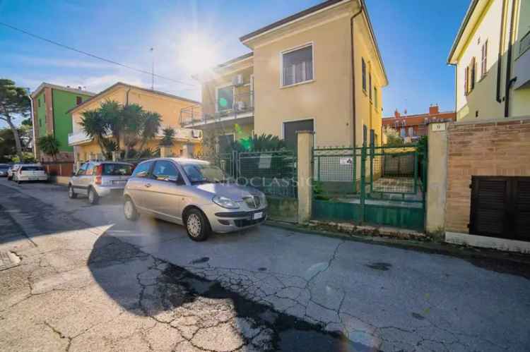 Appartamento in villa in Via Mascagni, Senigallia, 8 locali in vendita