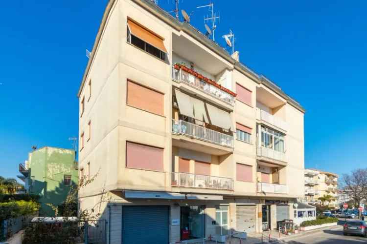 Appartamento in Viale Europa 14, Terracina, 5 locali, 130 m², 2° piano