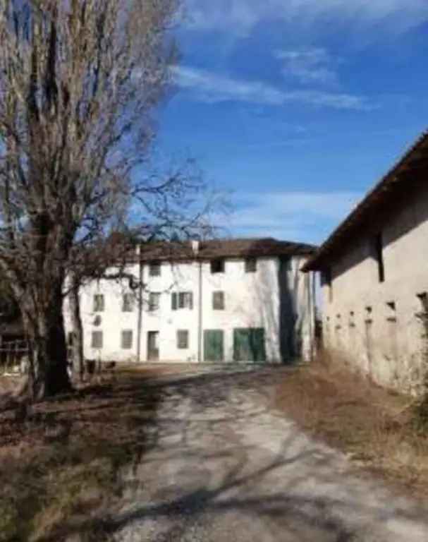 Appartamento in Via Aquileia, Fiume Veneto, 12 locali, 291 m²