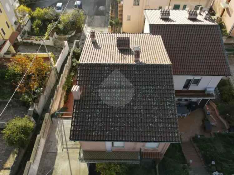 Villa in VIA MANNIRONI, Nuoro, 11 locali, arredato, 233 m² in vendita