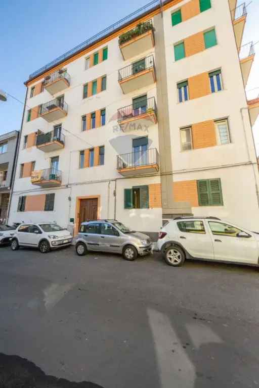 Appartamento in Via Carmelo abate, Catania, 8 locali, 7 bagni, 200 m²