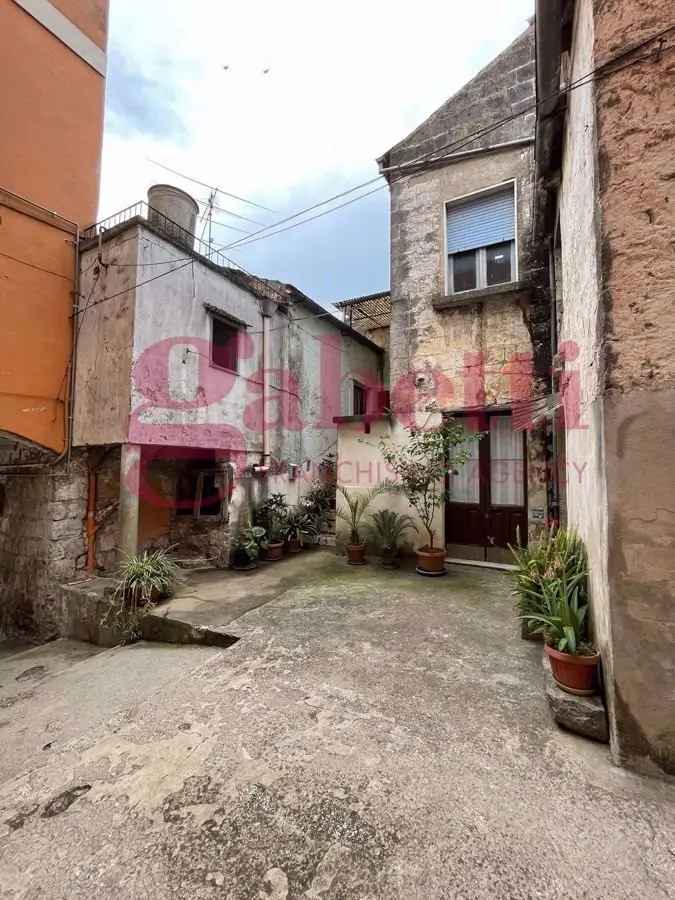 Casa Indipendente in Via Nazario Sauro, Bellona (CE)