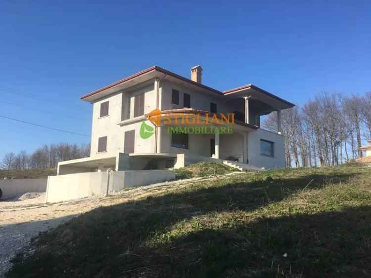 Villa unifamiliare 500 m², Baranello