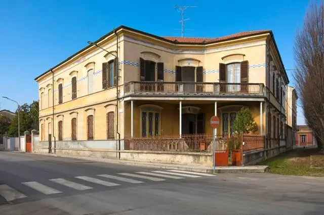 Villa plurifamiliare piazza Dante Alighieri 6, Centro, Trino