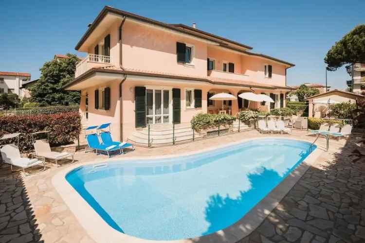 Villa singola in Delle Azalee, Camaiore, 15 locali, 7 bagni, 560 m²