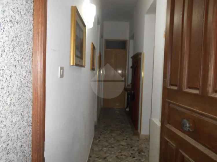 Appartamento in Via Trapani, Castelvetrano, 7 locali, arredato, 120 m²