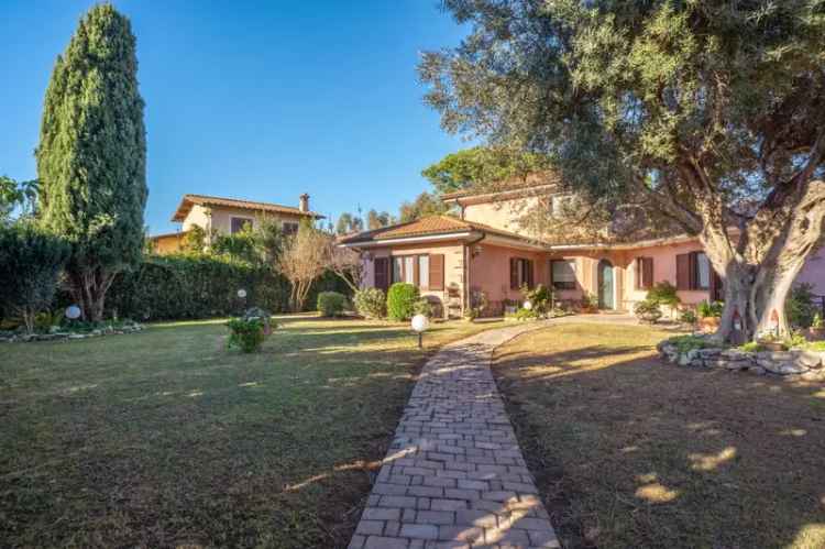 Villa singola in Via dei Cleusina, Tarquinia, 6 locali, 3 bagni