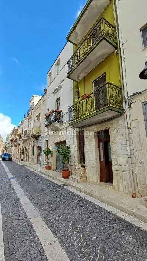 Quadrilocale corso Vittorio Emanuele, Villa Castelli