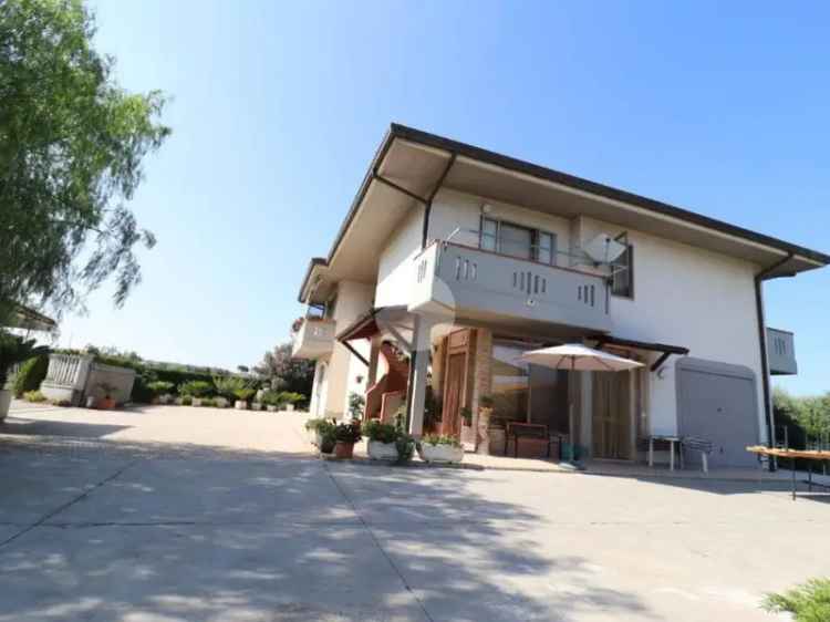 Villa Bifamiliare in vendita a Giulianova via Filetto