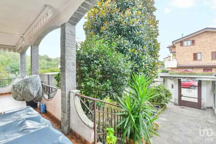 Vendita villa Bifamiliare 8 locali di 350 m² in Seveso (20822) - 128520 - iad