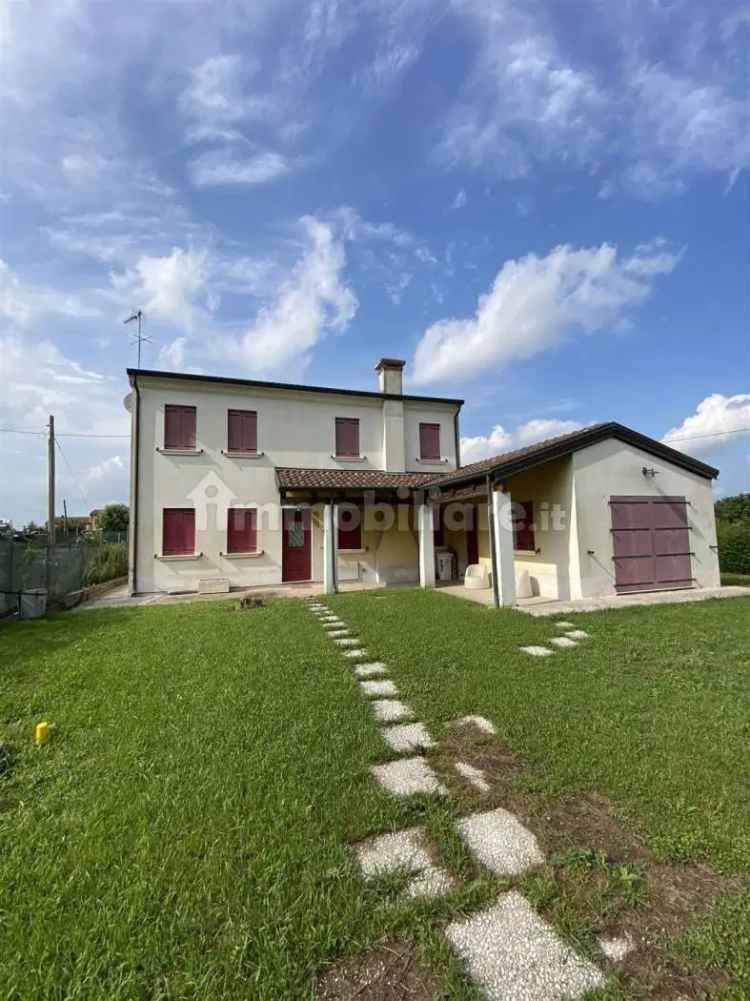 Villa unifamiliare via Pontinovi, Centro, Adria