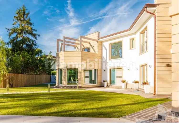 Villa unifamiliare, nuova, 570 m², Caranna, Forte dei Marmi