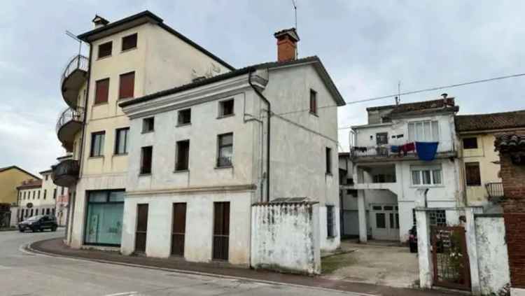 Appartamento in Via Vittorio Veneto, Marano Vicentino, 6 locali