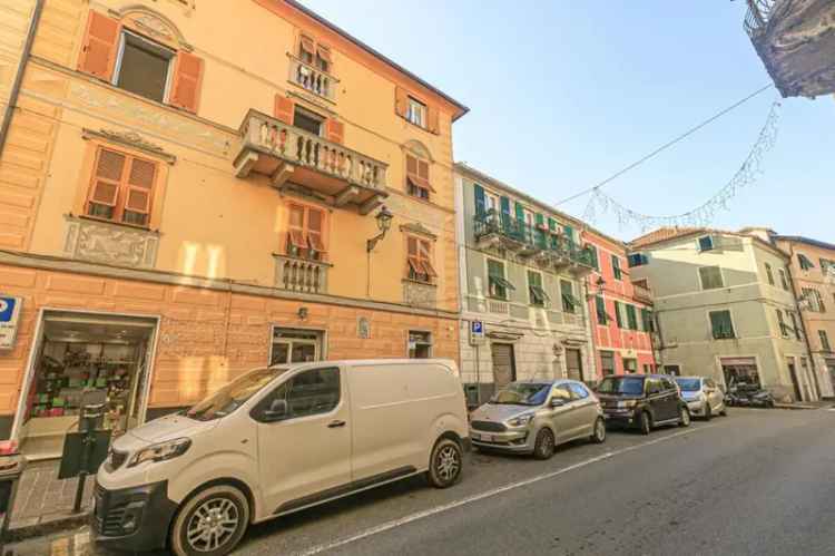 Appartamento in Via Martiri della Libertà 12, Campomorone, 7 locali