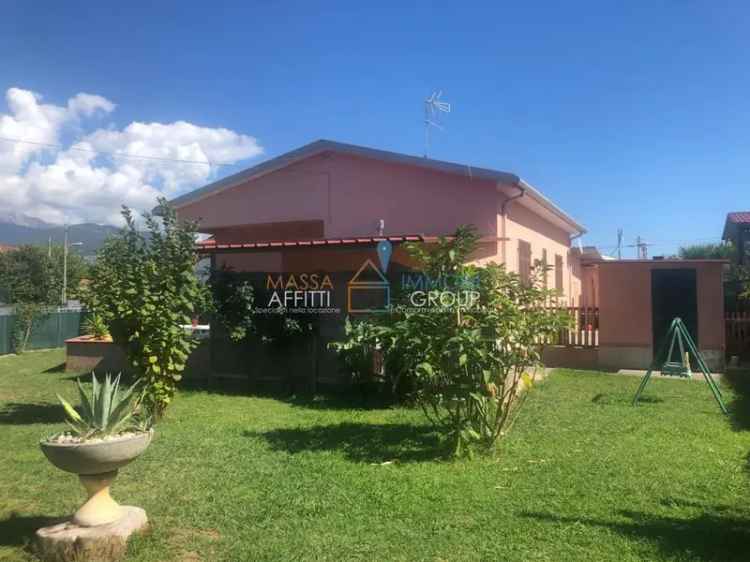 Villa in Via Casellotto di Sotto 59, Massa, 4 locali, 1 bagno, garage