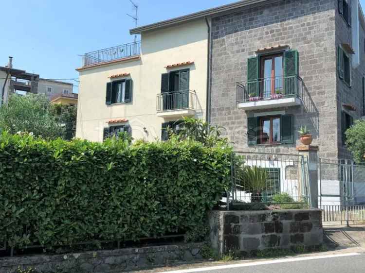 Villa Bifamiliare in vendita a Massa Lubrense via Nastro Verde