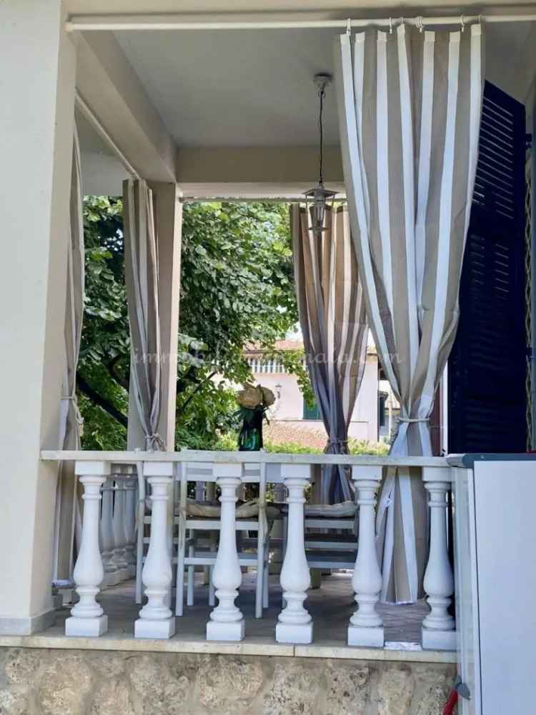 Villa unifamiliare via Benedetto Croce, Vittoria Apuana, Forte dei Marmi