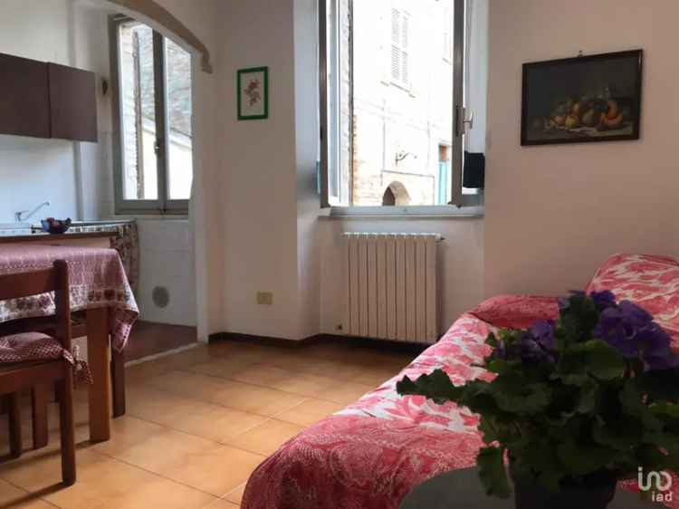 Vendita appartamento 6 locali di 70 m² a Lapedona (63823) - 52120 - iad