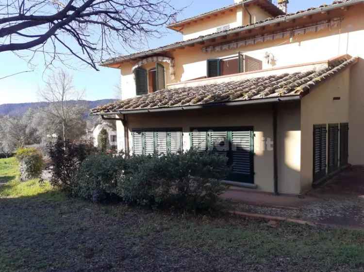 Villa unifamiliare piazza Cesare Battisti, Comeana, Carmignano