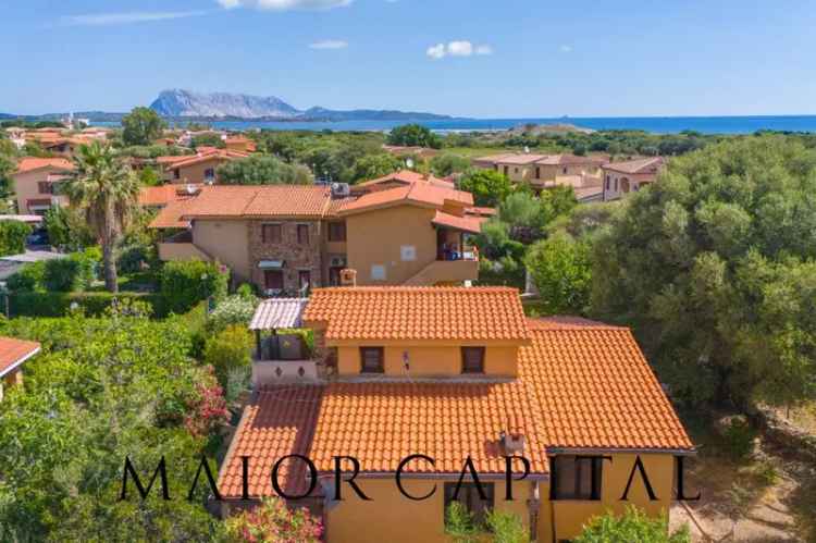 Villa singola in Via Aggius, San Teodoro, 6 locali, 3 bagni, con box