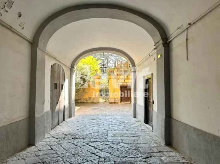 Appartamento via Arco Mirelli, Piazza Amedeo - Parco Margherita, Napoli