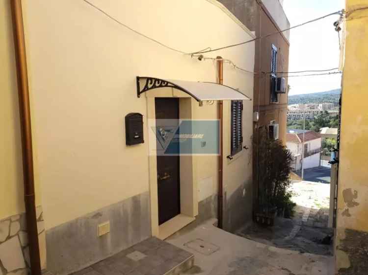 Casa di città in Vico Pantera, Noto, 6 locali, arredato, ottimo stato