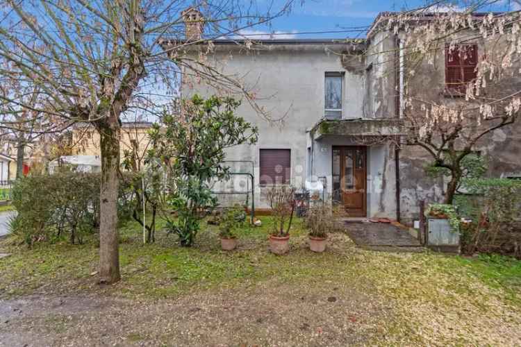 Villa bifamiliare, da ristrutturare, 202 m², Centro, Conselice