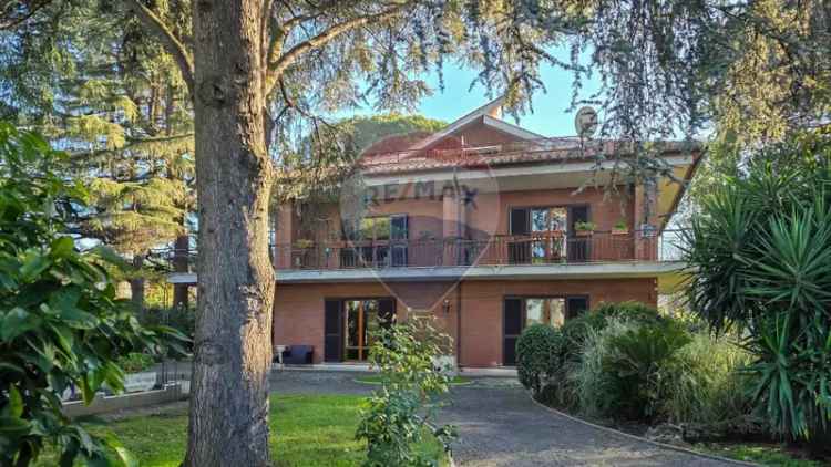 Villa in Via dei Ceraseti, Marino, 13 locali, 5 bagni, con box, 400 m²