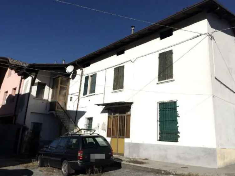 CASA SU DUE PIANI CON GARAGE