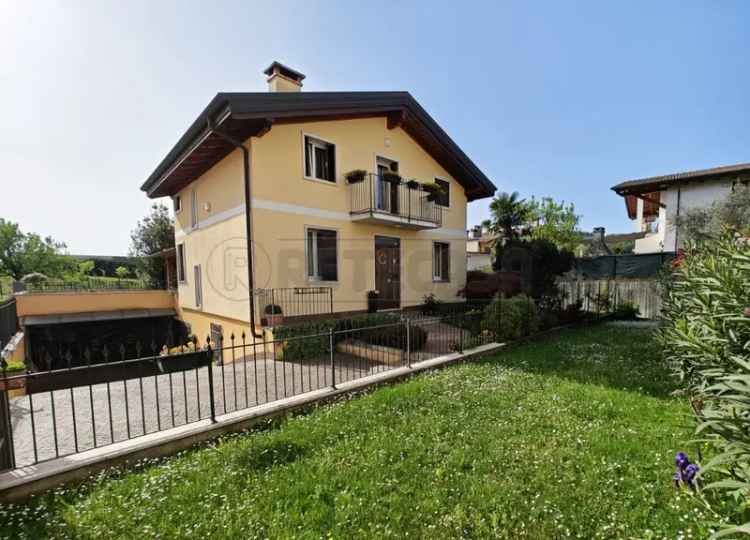 Villa 8 Locali Cornedo Vicentino con Giardino e Taverna