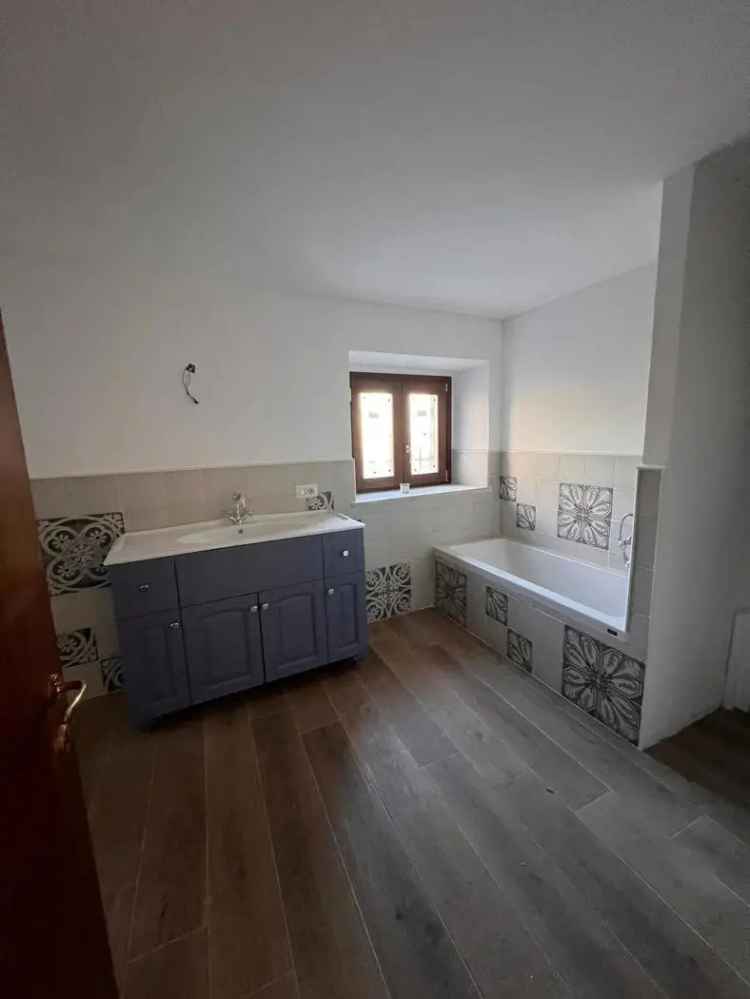 Casa Indipendente in Strada Di Rosaro, Terni (TR)