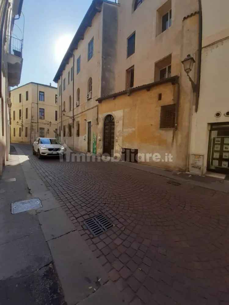 Quadrilocale Contra' Oratorio dei Servi 29, Centro Storico, Vicenza