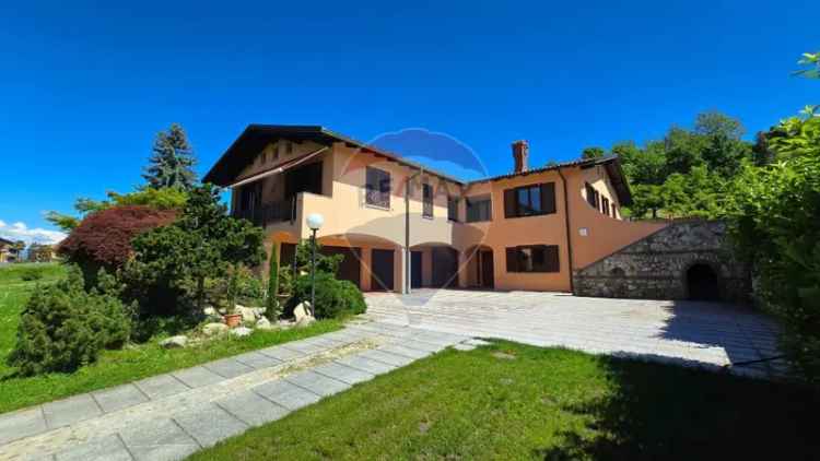 Villa in Via Cesare Battisti, Fara Novarese, 14 locali, 4 bagni