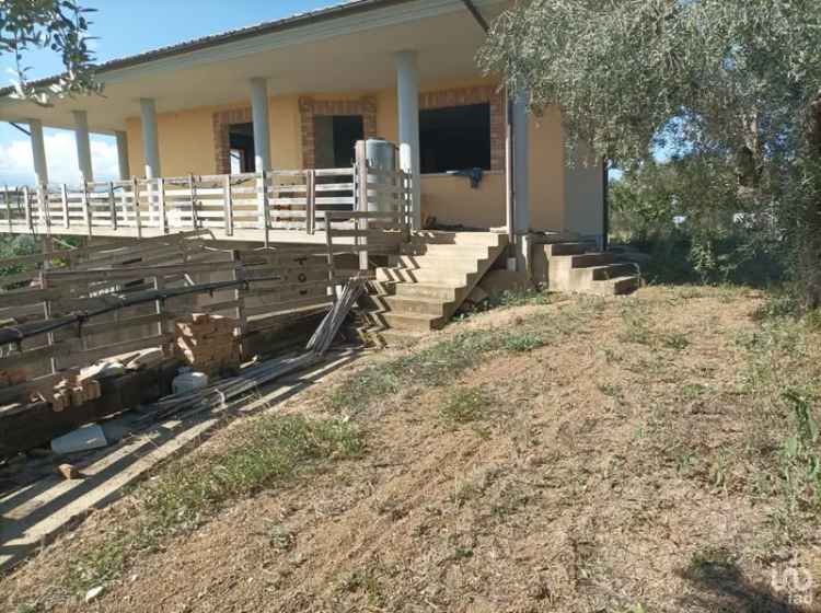 Vendita casa 12 locali di 400 m² in Notaresco (64024) - 81158 - iad